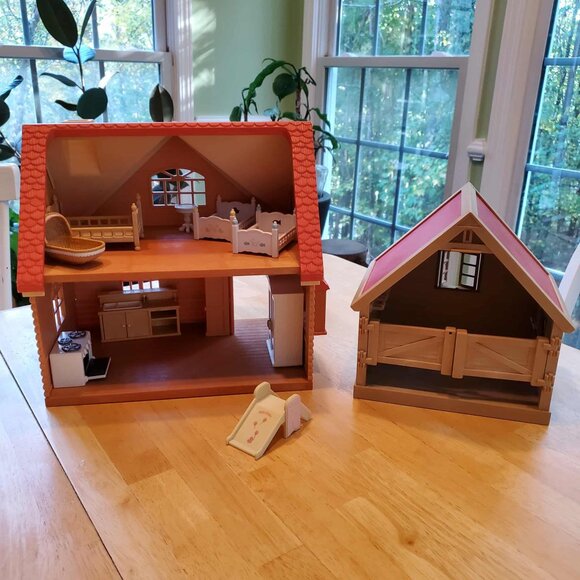 Sylvanian Families Two Story House Pony Stable and Accessories Calico Critters - Picture 1 of 10